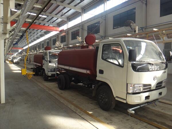 灑水車烤漆流水線車間自動化設備