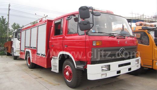 東風145水罐消防車